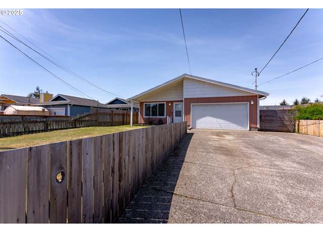 Property at 1140 Sanford St, Coos Bay, OR 97420, 3 beds, 2 baths