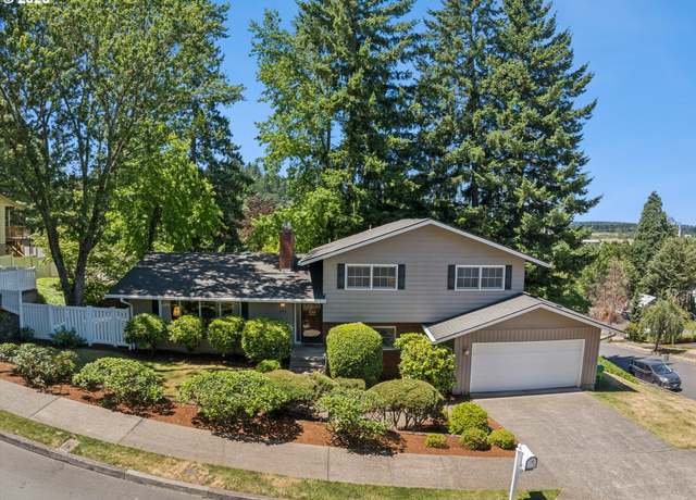 Property at 855 NW Mawrcrest Dr, Gresham, OR 97030, 4 beds, 3 baths