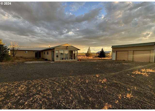Property at 91566 Sink Ln, Christmas Valley, OR 97641, 2 beds, 3 baths