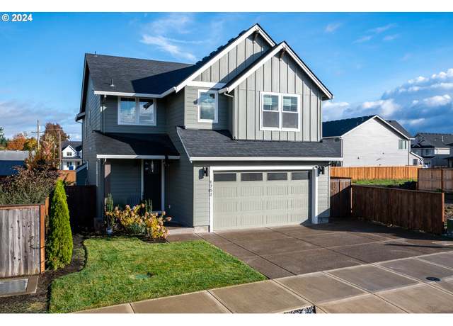 Property at 1762 N Oak St, Canby, OR 97013, 4 beds, 2.5 baths