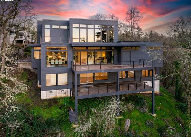 Property at 985 SE Rimrock Ln, Milwaukie, OR 97267, 4 beds, 3.5 baths