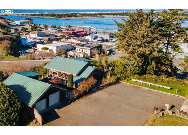 Property at 330 Chicago Ave, Bandon, OR 97411, 4 beds, 4.5 baths