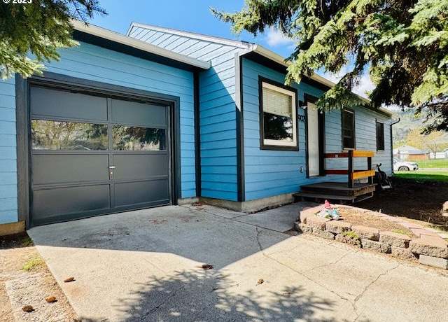 Property at 902 Y Ave, La Grande, OR 97850, 3 beds, 1.5 baths