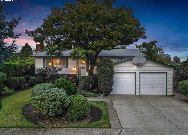 Property at 470 NW Bella Vista Dr, Gresham, OR 97030, 5 beds, 2.5 baths