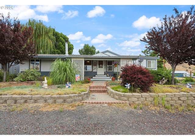 Property at 1206 N US Highway 197, Maupin, OR 97037, 3 beds, 2 baths