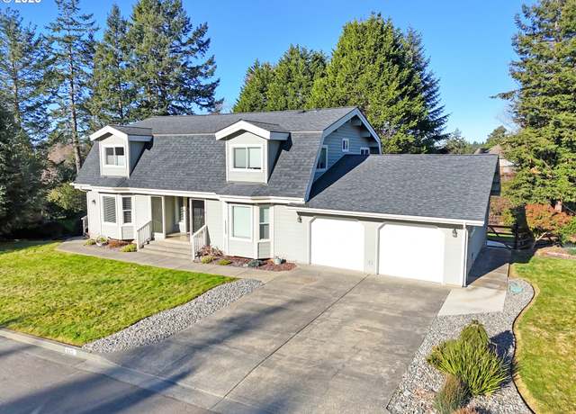 Property at 925 3rd St, Brookings, OR 97415, 3 beds, 3 baths