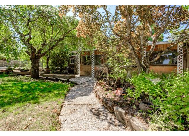 Property at 6025 SE 124th Ave, Portland, OR 97236, 3 beds, 2 baths