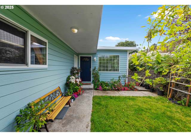 Property at 437 N Wasson St, Coos Bay, OR 97420, 3 beds, 1 bath