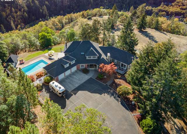 Property at 317 Aker Dr, Myrtle Creek, OR 97457, 6 beds, 4 baths