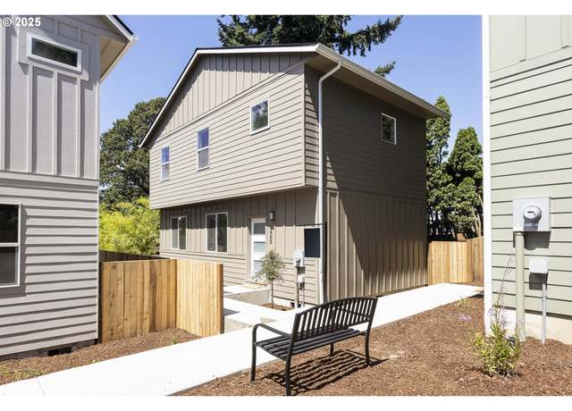 Property at 4803 SE Ina Ave, Milwaukie, OR 97267, 2 beds, 2.5 baths