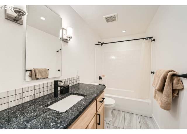 Property at 1112 NE 22nd St, Gresham, OR 97030, 4 beds, 3 baths