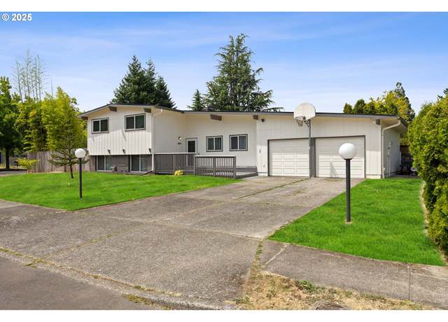 Property at 1021 NE 195th Ave, Portland, OR 97230, 3 beds, 2.5 baths