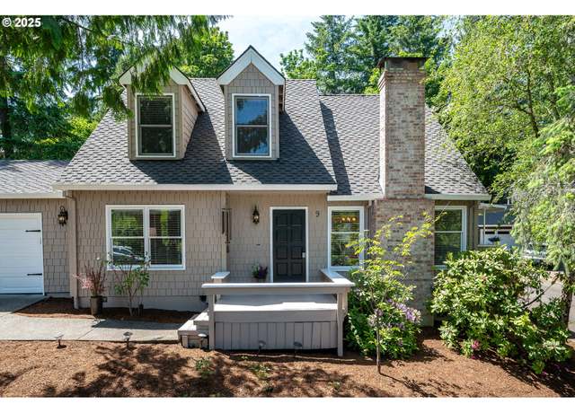 Property at 9 Eagle Crest Dr, Lake Oswego, OR 97035, 3 beds, 2 baths