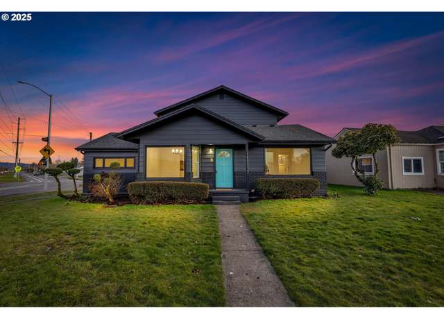 Property at 384 29th Ave, Longview, WA 98632, 3 beds, 2.5 baths
