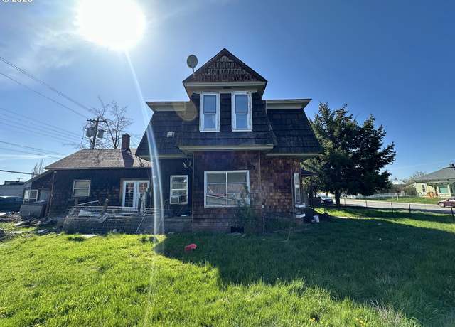 Property at 214 W Broadway St, Goldendale, WA 98620, 5 beds, 2 baths