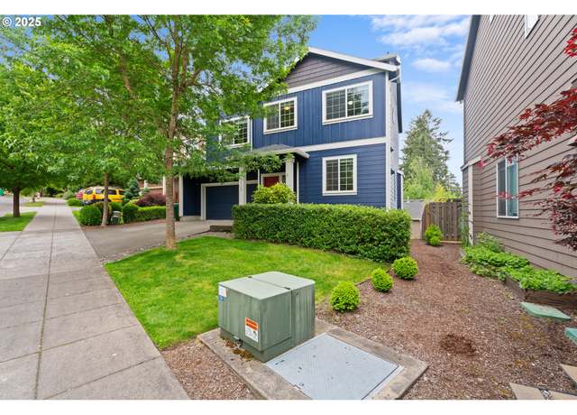 Property at 14112 SE Insley St, Portland, OR 97236, 4 beds, 2.5 baths