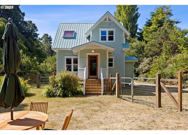 Property at 321 SE 35th St, Newport, OR 97365, 2 beds, 2 baths