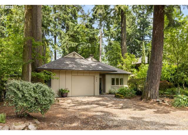 Property at 589 Ridgeway Rd, Lake Oswego, OR 97034, 4 beds, 2 baths