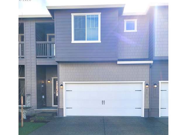Property at 817 NE 14th St, Battle Ground, WA 98604, 3 beds, 2.5 baths