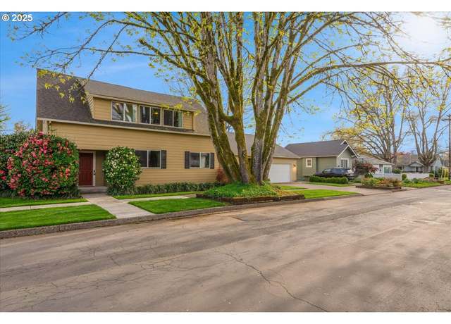 Property at 514 E 5th St, Newberg, OR 97132, 5 beds, 3.5 baths