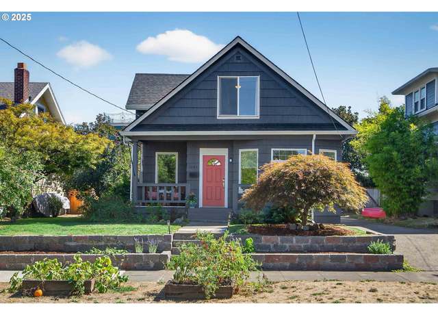 Property at 1544 SE Bidwell St, Portland, OR 97202, 3 beds, 2 baths