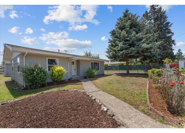 Property at 6704 SE Nehalem St, Portland, OR 97206, 2 beds, 1 bath