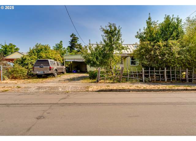 Property at 353 19th St, Springfield, OR 97477, 2 beds, 1 bath