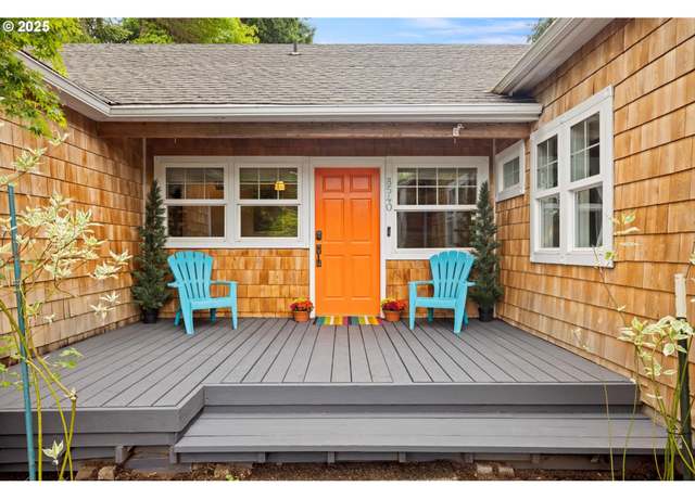 Property at 8540 SW 57th Ave, Portland, OR 97219, 3 beds, 2.5 baths