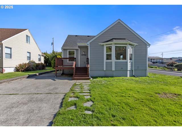 Property at 1992 Hawthorne Ave, Reedsport, OR 97467, 3 beds, 3 baths