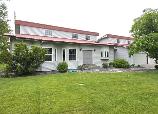 Property at 80393 Zimmer Ln, Hermiston, OR 97838, 3 beds, 3 baths