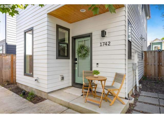 Property at 1742 SE Umatilla St, Portland, OR 97202, 2 beds, 1.5 baths