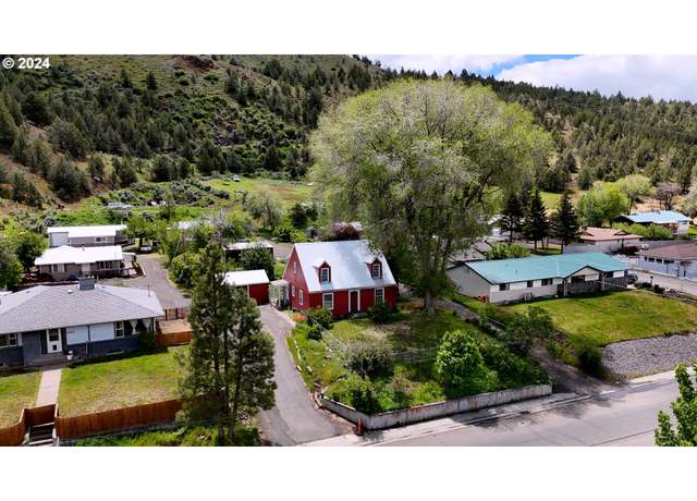 Property at 640 SE Hillcrest Rd, John Day, OR 97845, 3 beds, 2 baths