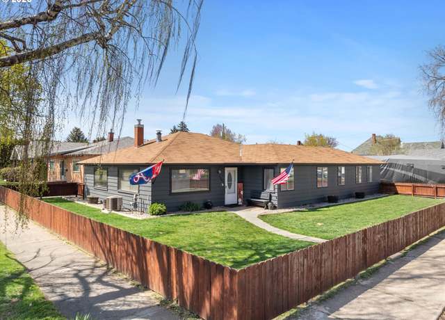 Property at 1805 5th St, Baker City, OR 97814, 4 beds, 2 baths