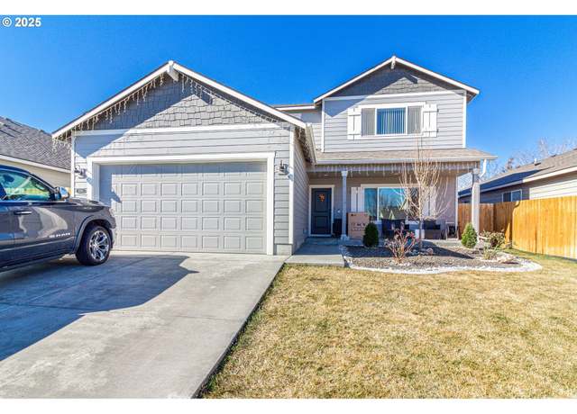 Property at 2381 NE 5th St, Hermiston, OR 97838, 4 beds, 2.5 baths