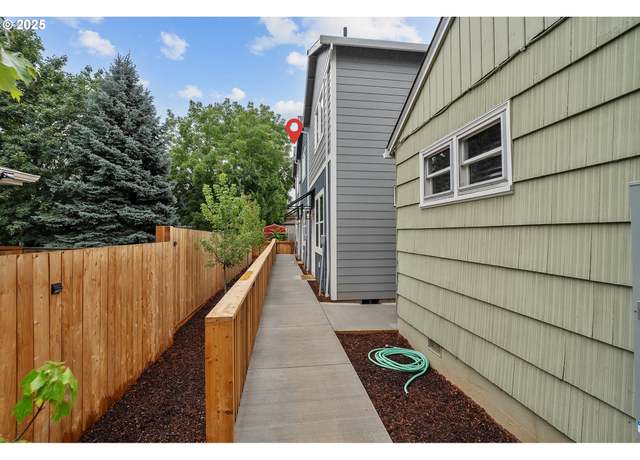 Property at 7828 SE Salmon St, Portland, OR 97215, 3 beds, 1.5 baths