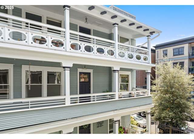 Property at 2127 NW Irving St #202, Portland, OR 97210, 2 beds, 1 bath