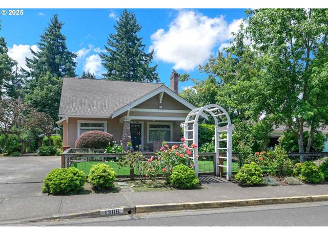 Property at 1306 Bogart Ln, Eugene, OR 97401, 4 beds, 3 baths