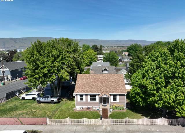 Property at 719 W 11th St, The Dalles, OR 97058, 3 beds, 1.5 baths