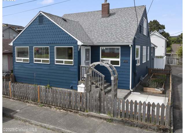 Property at 240 5th Ave, Seaside, OR 97138, 3 beds, 2.5 baths