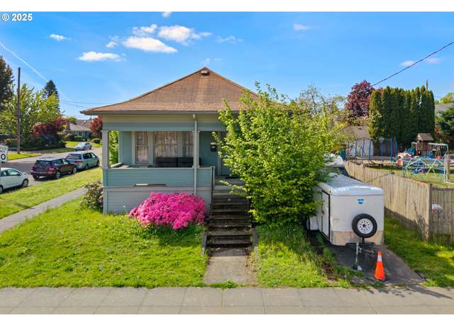 Property at 2104 N Rosa Parks Way, Portland, OR 97217, 4 beds, 2 baths