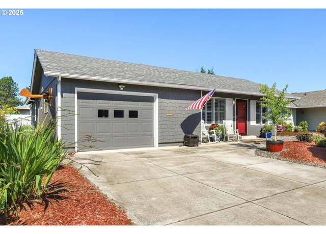 Property at 427 E Clackamas Cir, Woodburn, OR 97071, 2 beds, 1 bath