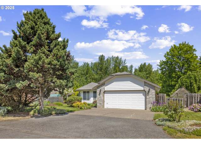 Property at 647 NE Meadow Dr, Portland, OR 97211, 3 beds, 2 baths