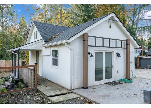 Property at 3121 SW Spring Garden St, Portland, OR 97219, 2 beds, 1 bath