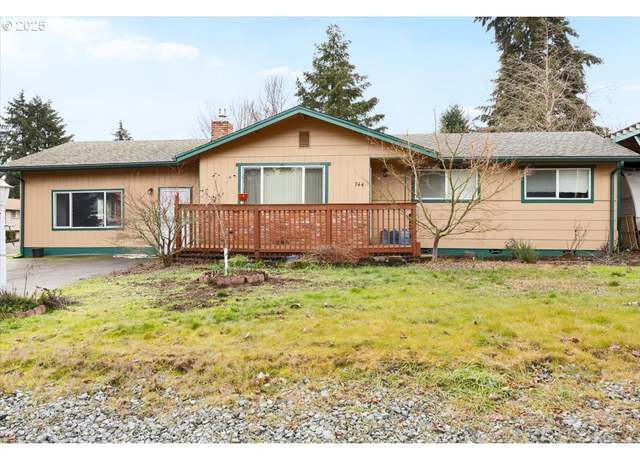 Property at 744 NE Craig St, Myrtle Creek, OR 97457, 4 beds, 3 baths