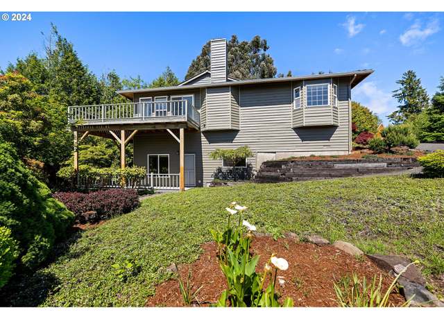 Property at 285 Waldorf Pl, Astoria, OR 97103, 5 beds, 3.5 baths
