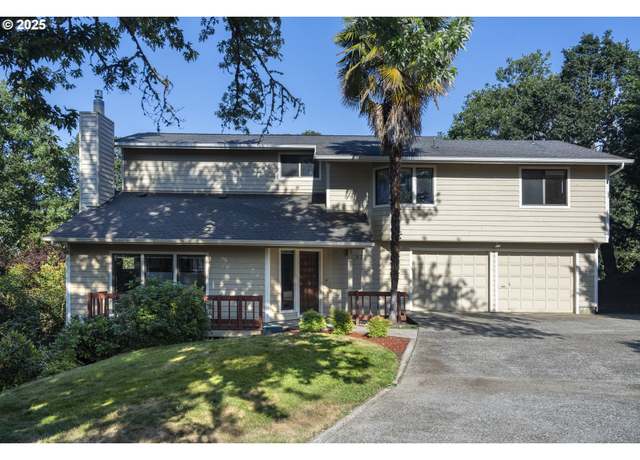Property at 975 W Silver Ct, Roseburg, OR 97471, 3 beds, 2.5 baths
