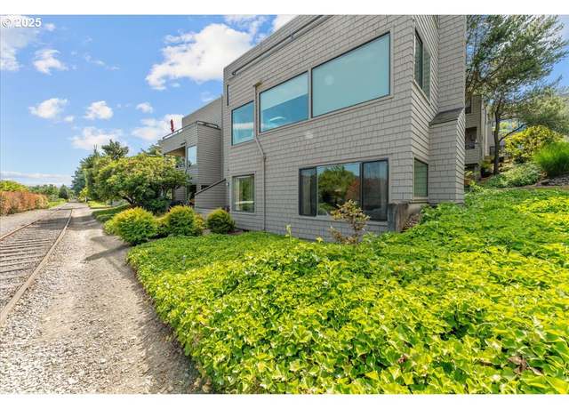 Property at 5858 S Riveridge Ln #24, Portland, OR 97239, 1 bed, 1 bath