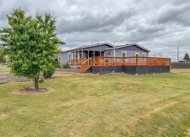 Property at 251 Reston Rd, Roseburg, OR 97471, 3 beds, 2 baths