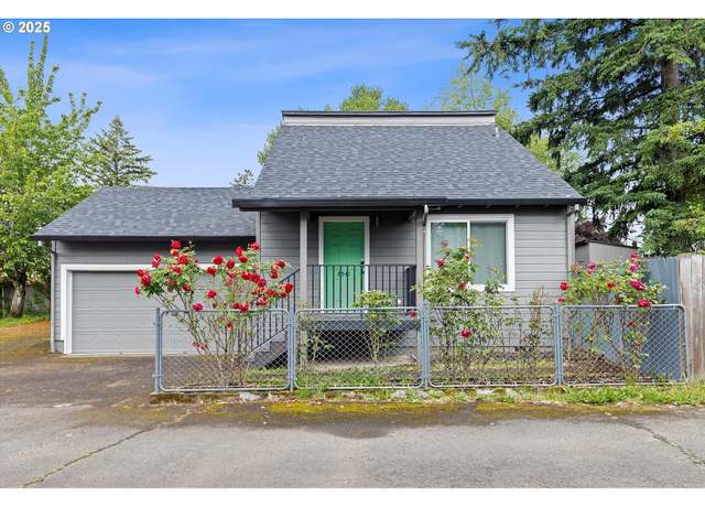 Property at 8941 SE Knapp St, Portland, OR 97266, 3 beds, 2.5 baths