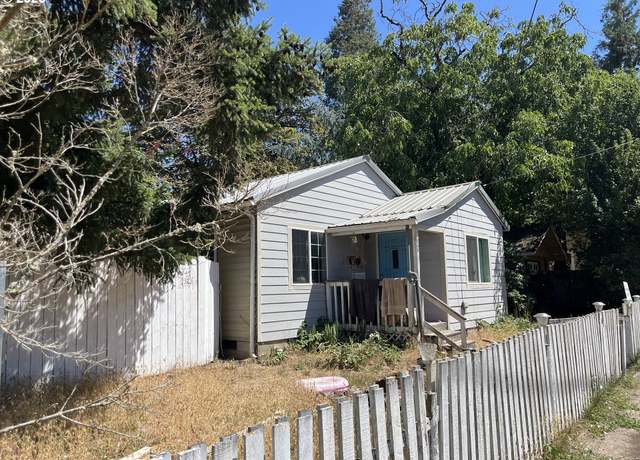 Property at 628 Oak St, Brownsville, OR 97327, 3 beds, 1 bath